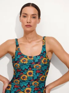 Слитный купальник