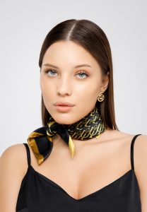 Шелковый платок LUIZABELLEZZA черного цвета с логотипом бренда, арт. P000000011 | Фото 2