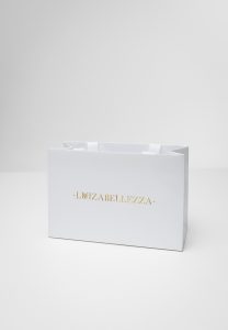 Подарочный пакет белого цвета LUIZABELLEZZA с золотой надписью, арт. 2000000000022 | Фото 3